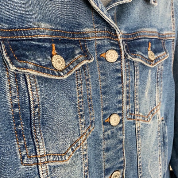 Denim jacket medium blue color. - Picture 4 of 12